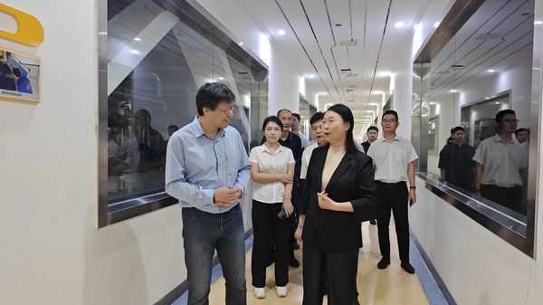 河南證監(jiān)局黨委書記、局長李鋼一行蒞臨公司調(diào)研指導(dǎo)